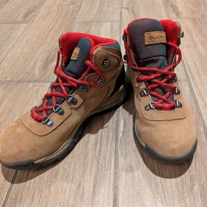 Columbia Women''s Tan Hiking Boots Sz 7